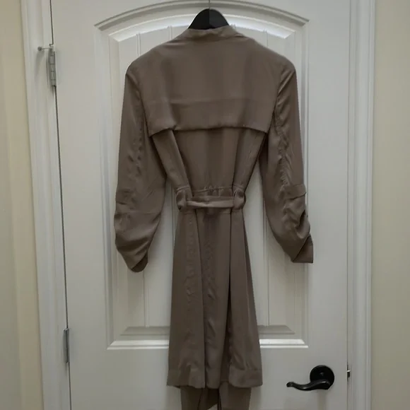 Babaton Kahlo Robe - Picture 3 of 3